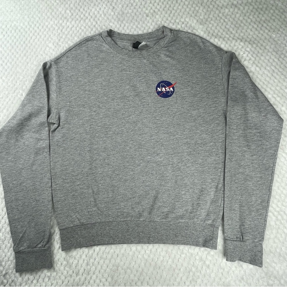 🔥5/$25 H&M NASA Gray Sweater Crewneck Long Sleeve Pullover Unisex Size XS